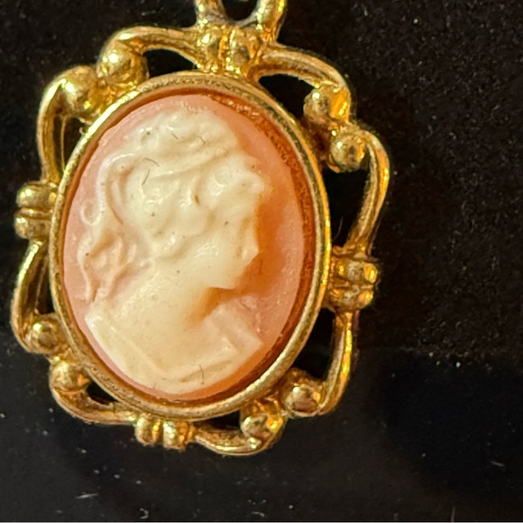 Vintage 70s SARAH COVENTRY Cameo Victorian earrings - Picture 5 of 6